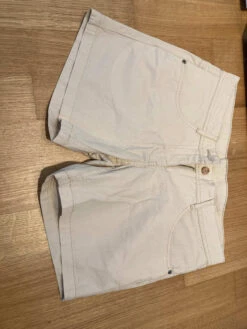 Shorts "Bluebella" In Beige