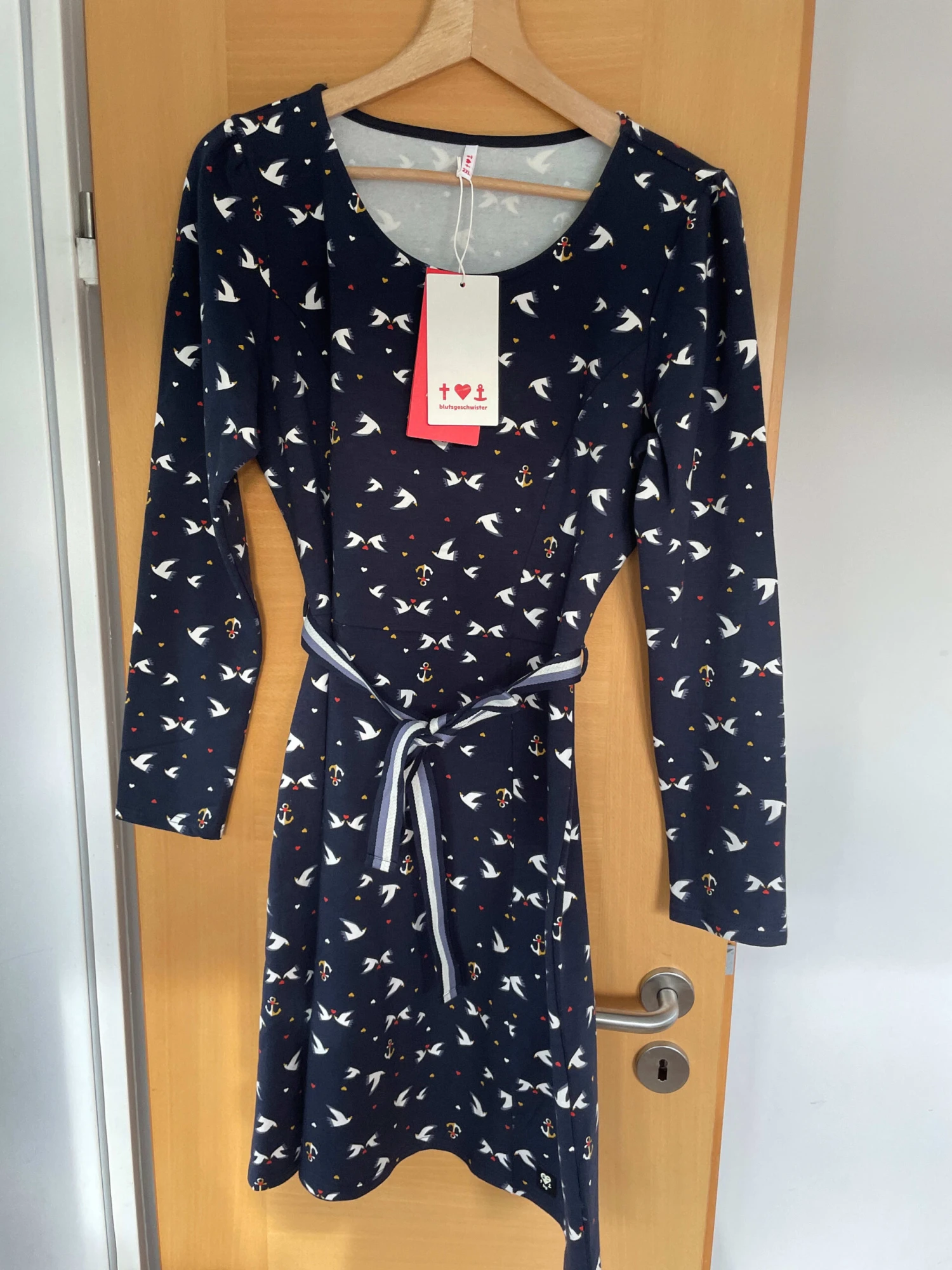 Blutsgeschwister Kleid "Très Charmeuse" In Dunkelblau/ Weiß 1 Blutsgeschwister Kleid "Très Charmeuse" In Dunkelblau/ Weiß