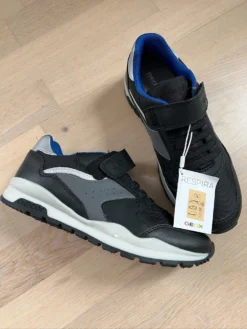 Geox Sneakers "Pavel" In Schwarz/ Grau -Limango Verkäufe geox sneakers pavel in schwarz grau 1 scaled