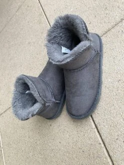 Boots Grau Ohne Schleife