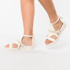 J&F Klassiche Sandalen Mit Kettendetail 8 J&F Klassiche Sandalen Mit Kettendetail -Limango Verkäufe jolana and fenena jandf klassiche sandalen mit kettendetail 1