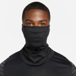 Nike Performance Loop WinterWarrior Neckwarmer In Black-black -Limango Verkäufe nike performance loop winterwarrior neckwarmer in black black 5 scaled