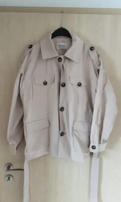 Trenchcoat In Beige