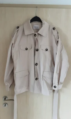 Trenchcoat In Beige