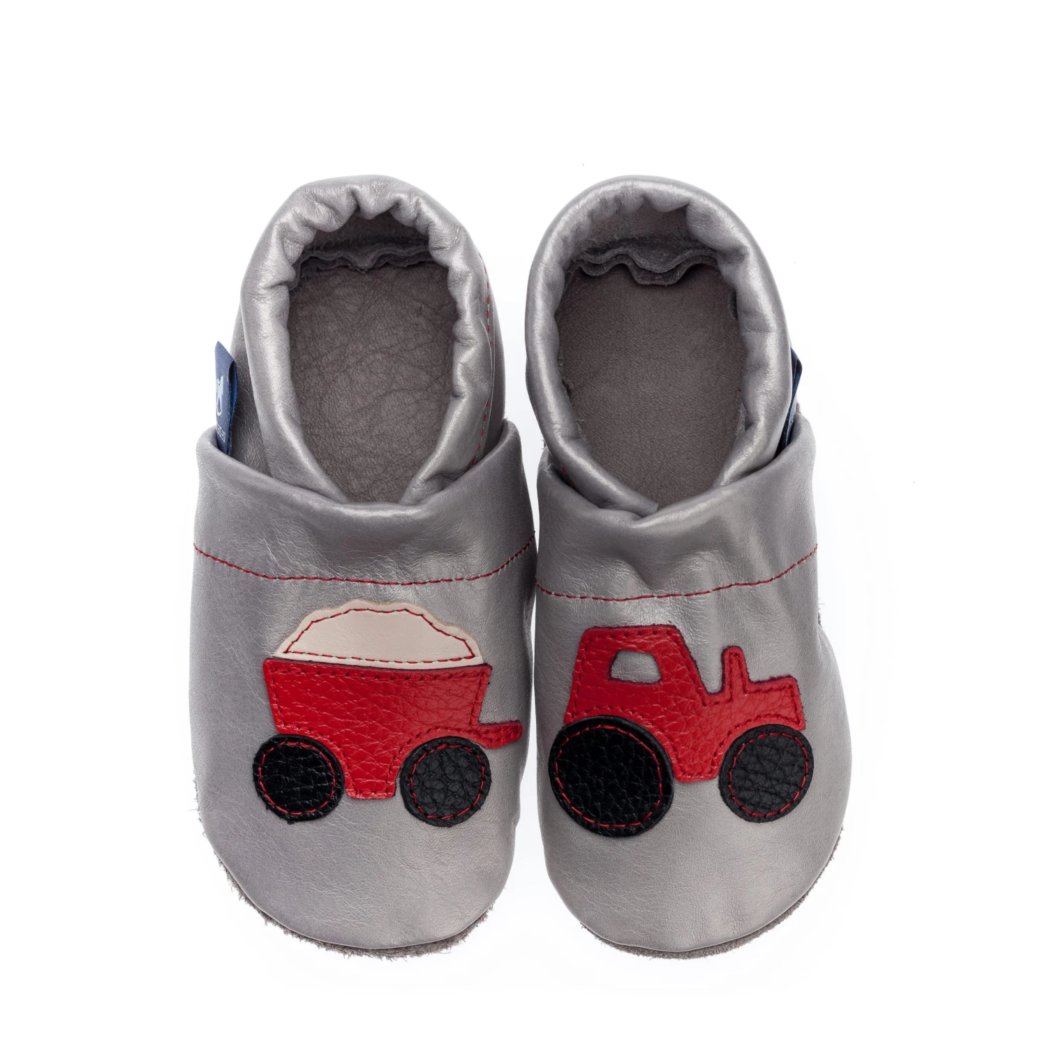 Hausschuhe / Lederpuschen Mit Traktor In Grau / Rot 2 Hausschuhe / Lederpuschen Mit Traktor In Grau / Rot – Bild 2