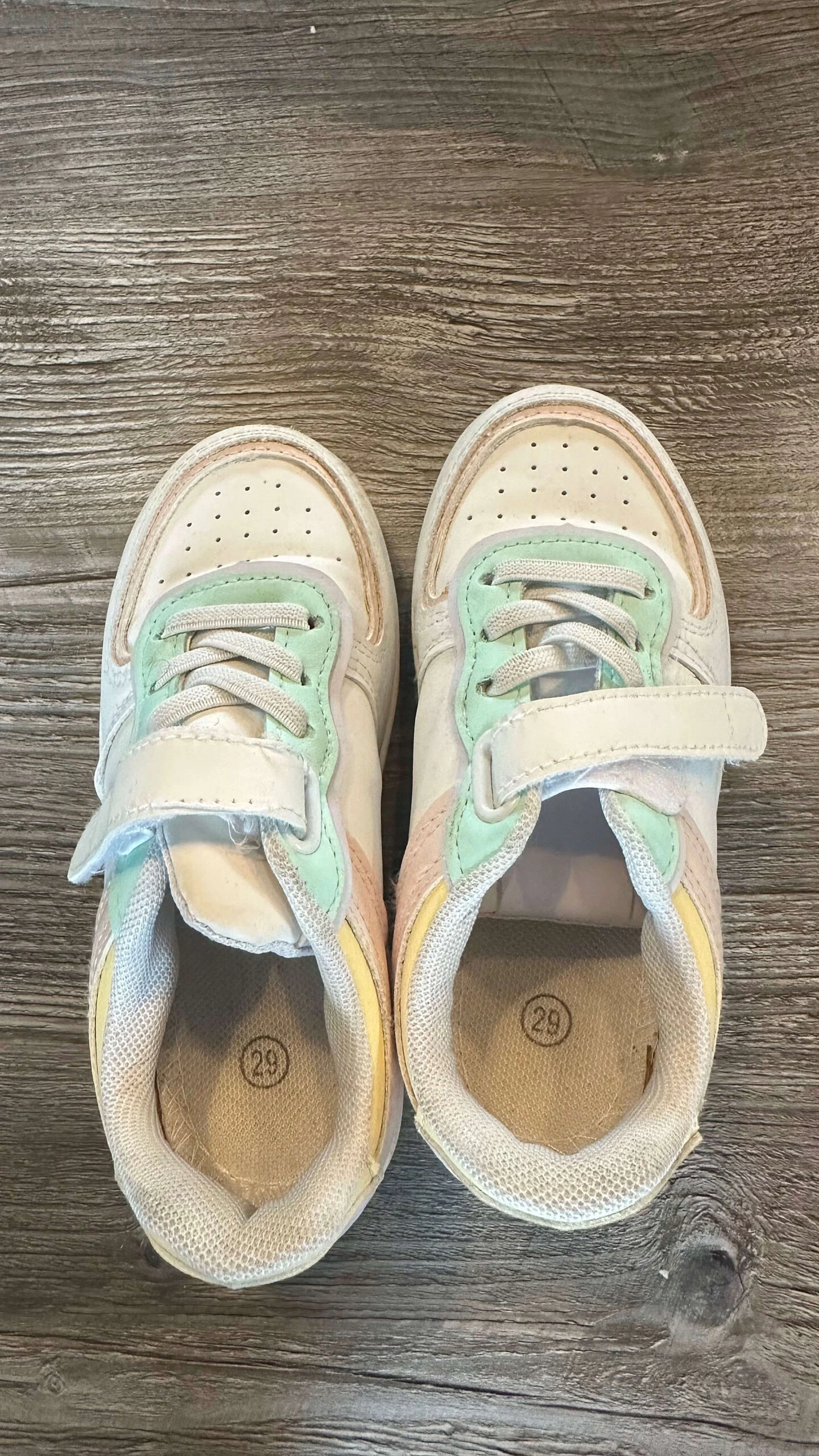 Sneakers In Weiß/ Rosa/ Türkis 1 Sneakers In Weiß/ Rosa/ Türkis