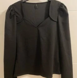 Y.A.S Longsleeve "Fama" In Schwarz